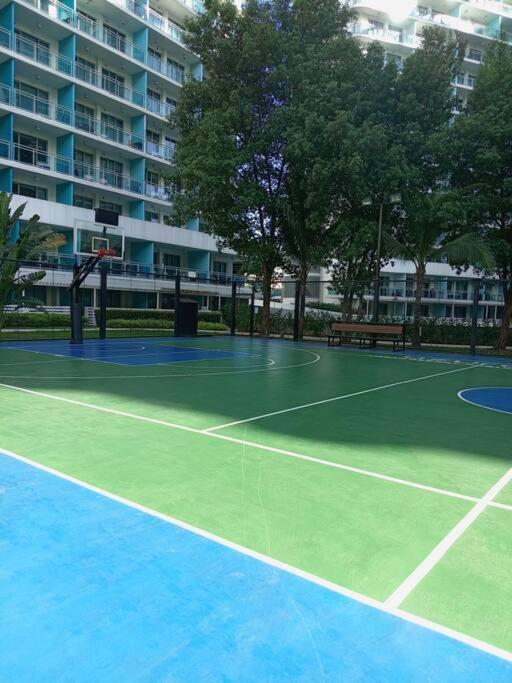 Affordable Staycation In Azure Apartment *
