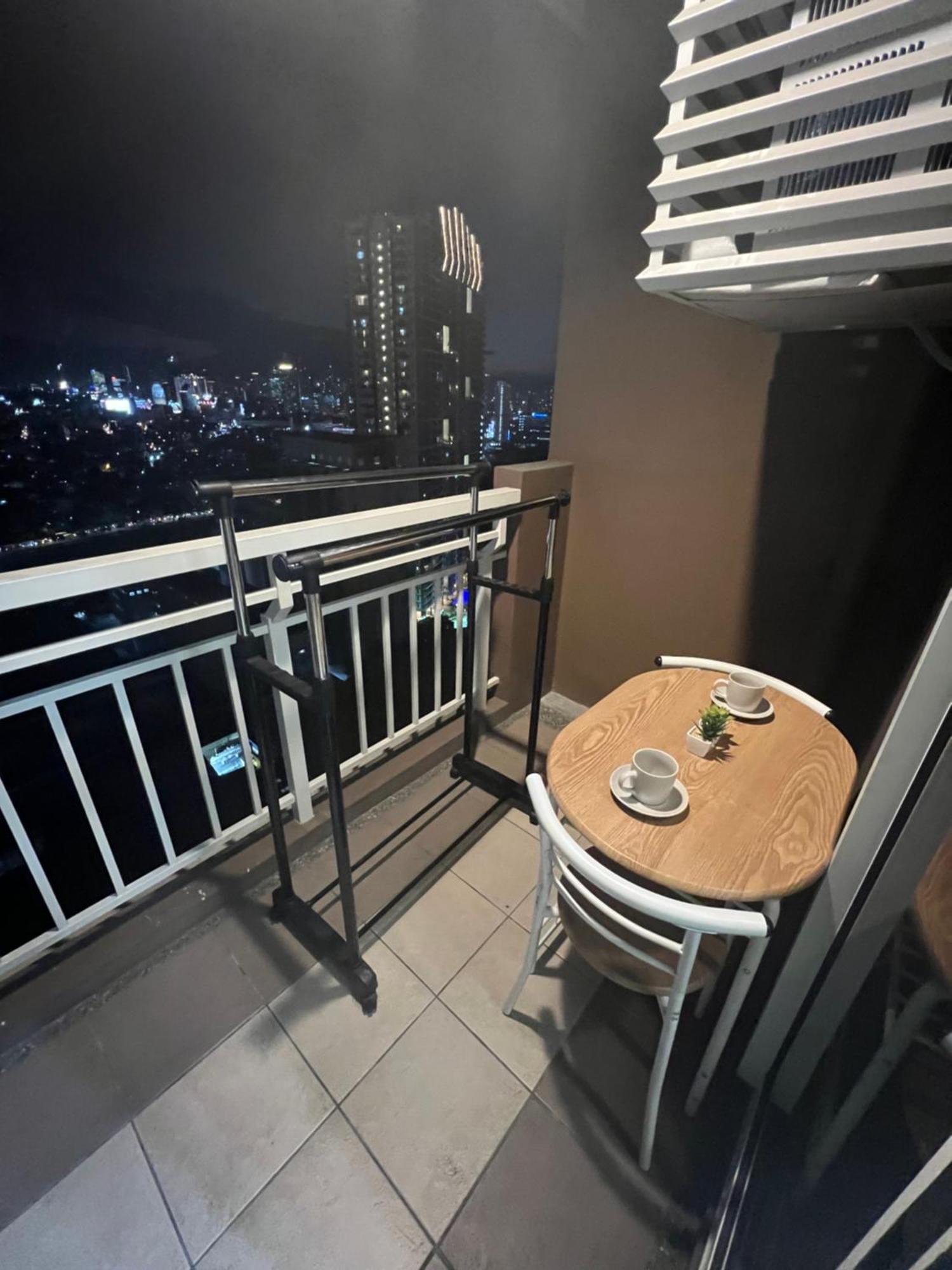Near Bgc Makati Ortigas 1br Wi-fi Netflix Balcony