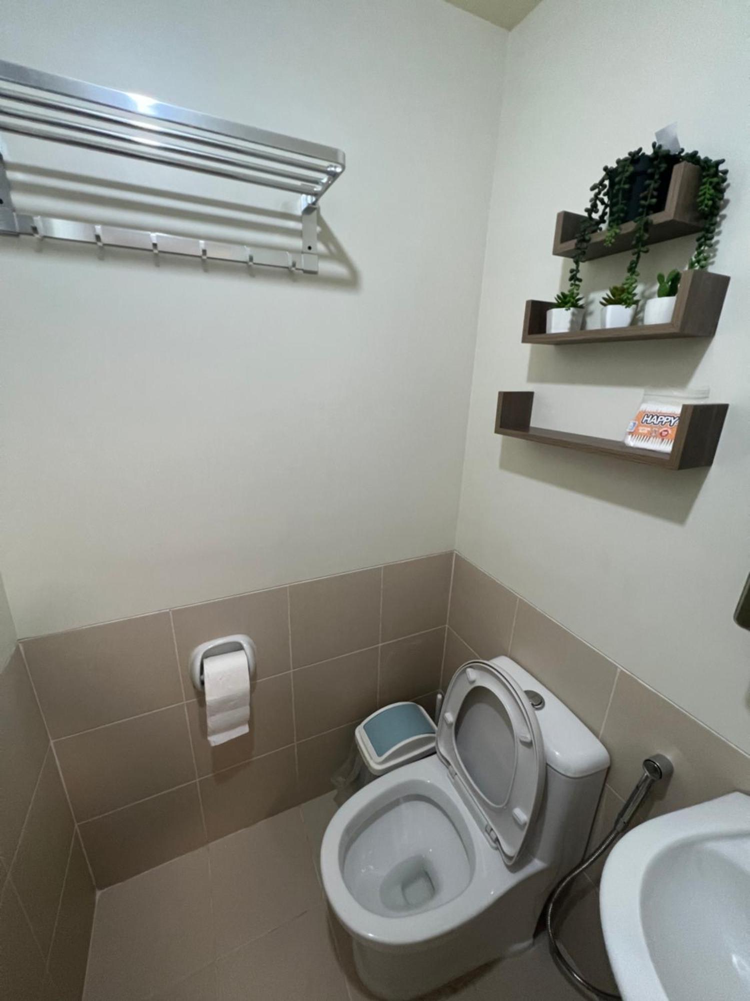 Near Bgc Makati Ortigas 1br Wi-fi Netflix Balcony Apartment *