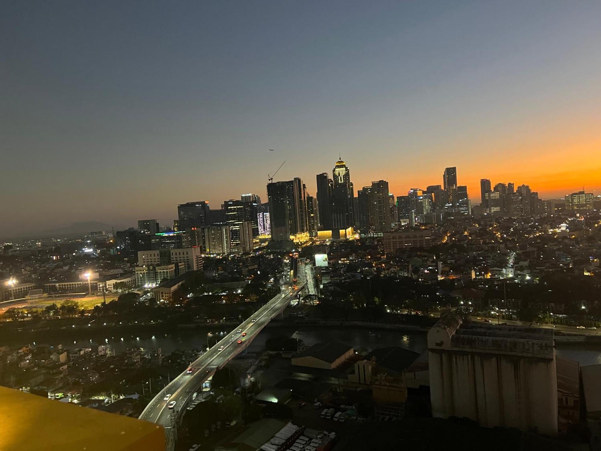 Near Bgc Makati Ortigas 1br Wi-fi Netflix Balcony Apartment Manila