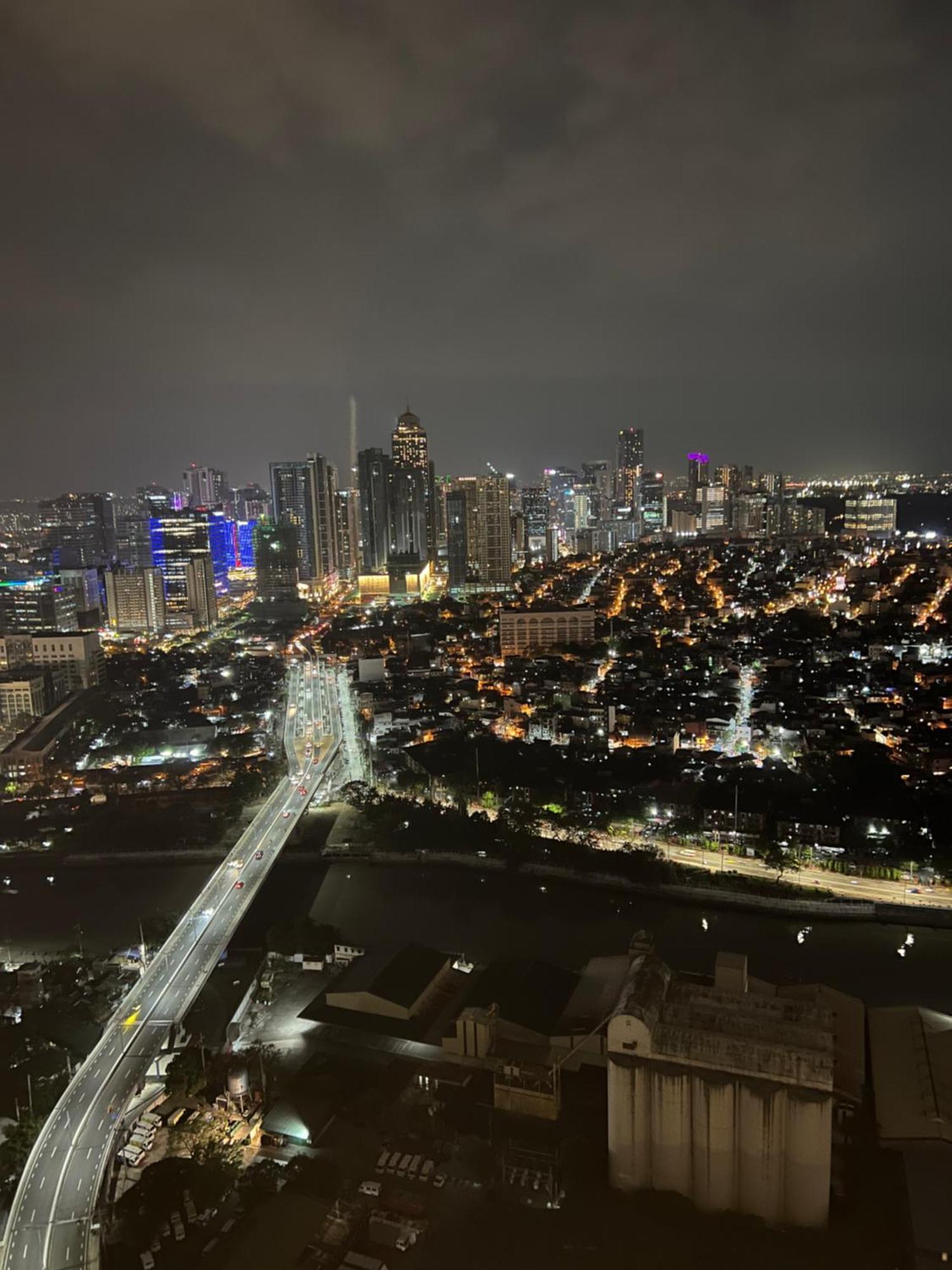 Near Bgc Makati Ortigas 1br Wi-fi Netflix Balcony Manila