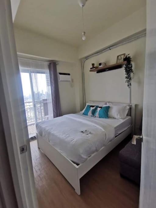 2br Penthouse In Brixton Place With Breathtaking View Of Bgc Apartment