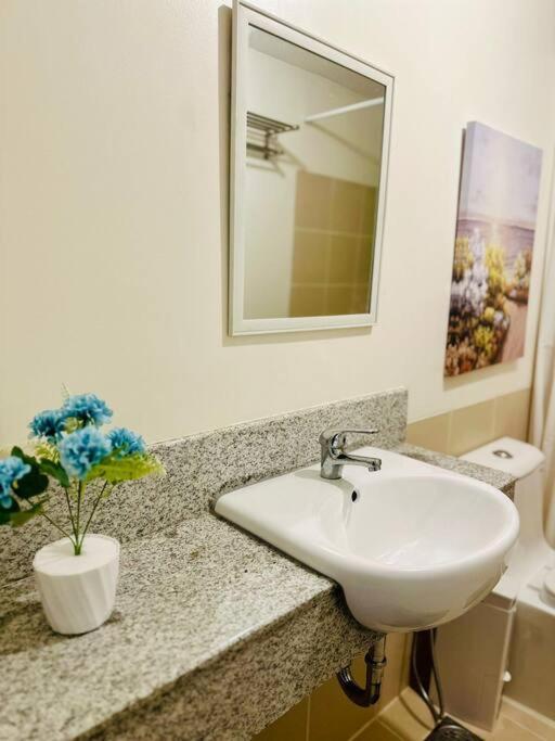 Apartment Free Parking 2b/r @infina Tower Manila