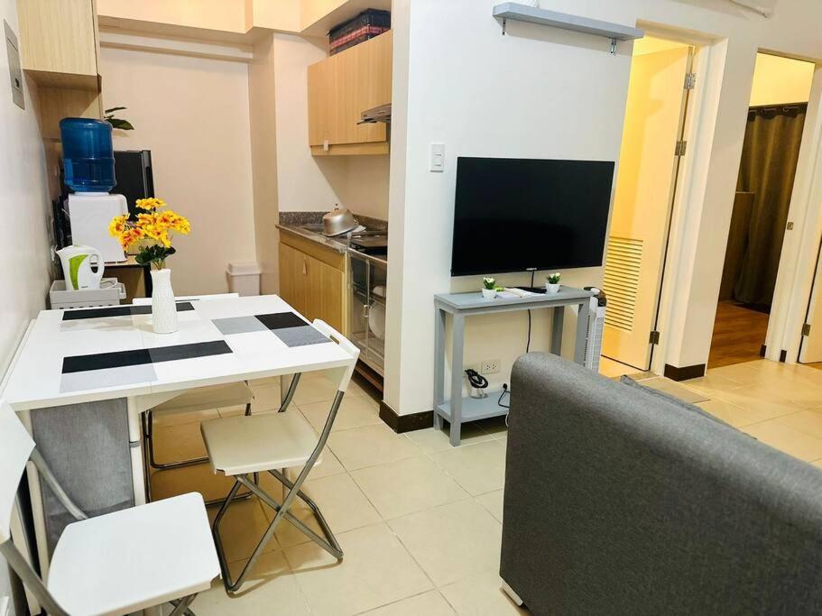 Free Parking 2b/r @infina Tower * Manila