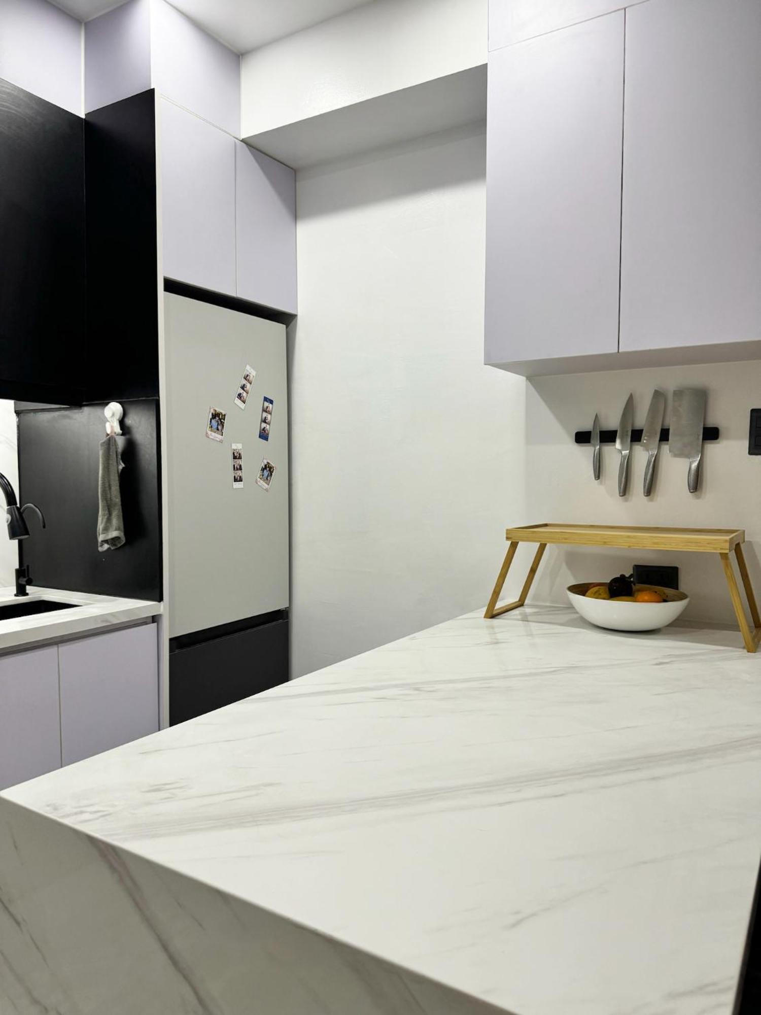 Stylish Staycation Near Bgc W/ Cinema Apartment Manila