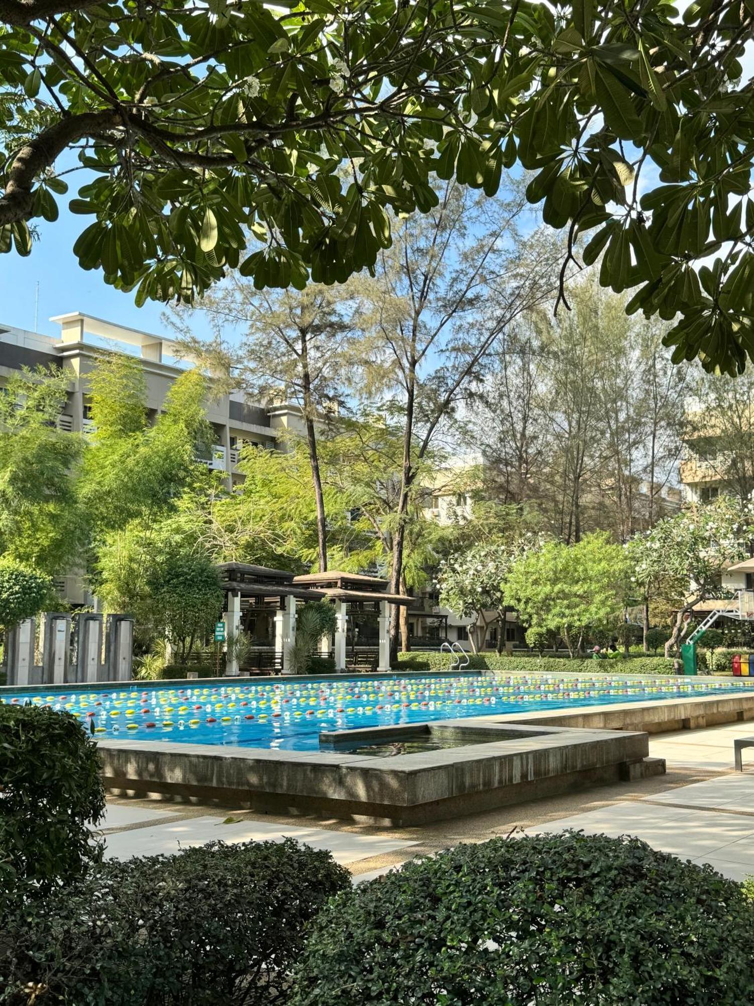 Stylish Staycation Near Bgc W/ Cinema * Manila