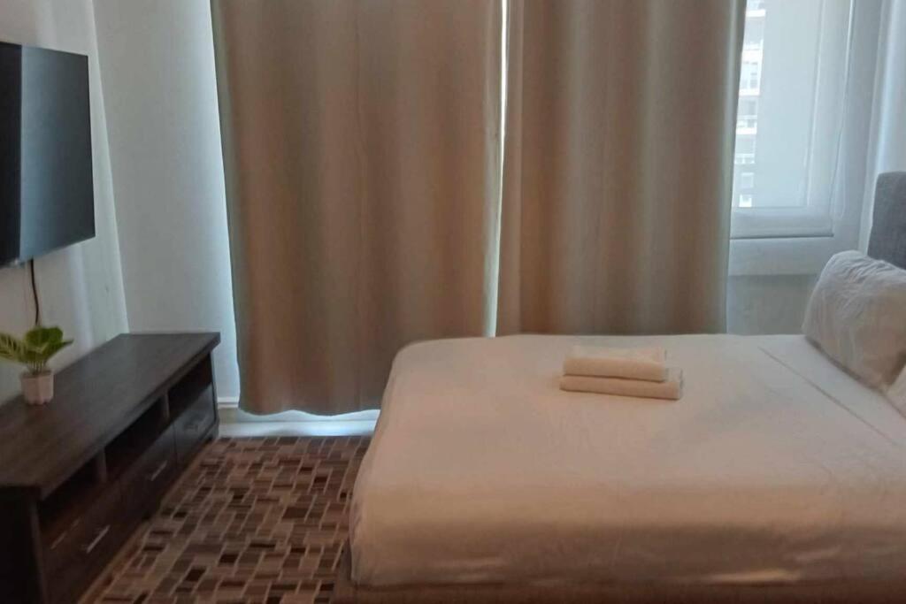 Azure Urban A12 Wavepool Near Mall Airport Apartment