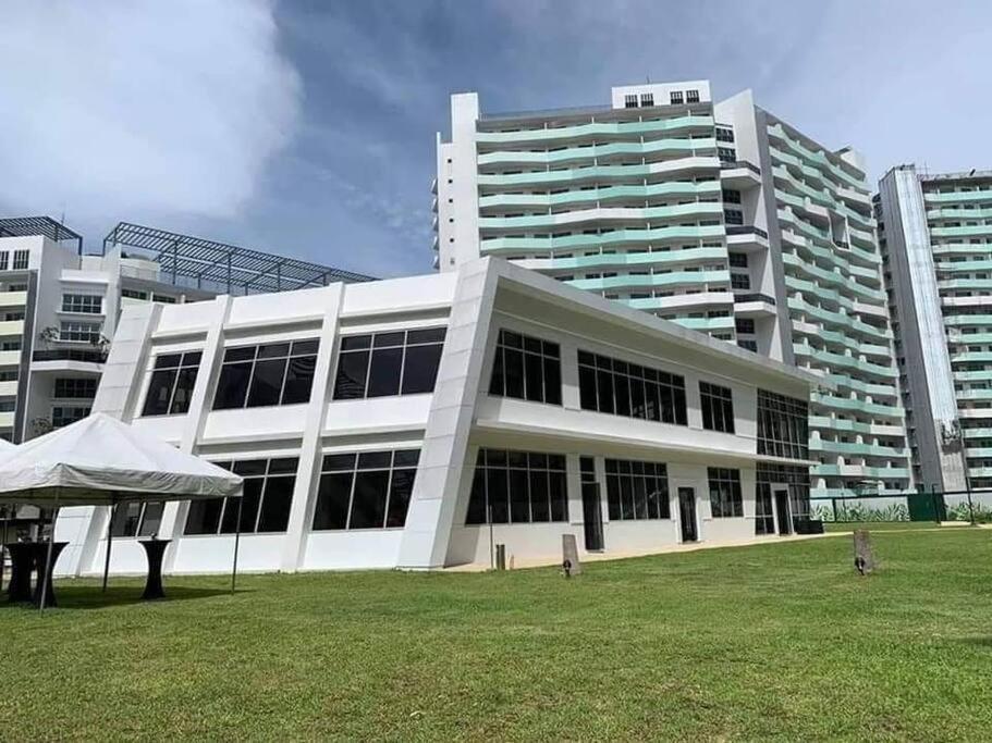 Apartment Private W/ Balcony Near Batasan, Ateneo, Up, Diliman, The Residences At Commonwealth *