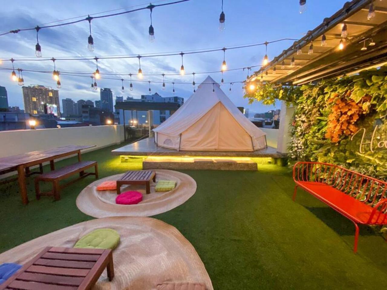 Marangyang tolda Maria Deck Urban Glamping