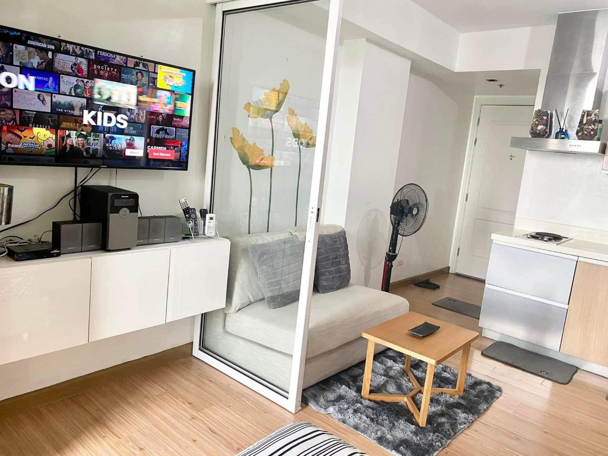 Mel's Staycation Apartment *