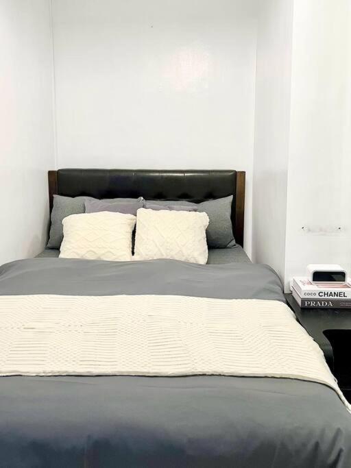 Suzi Bgc With Sauna, Gym, Netflix, Pool & High Speed Internet Apartment *