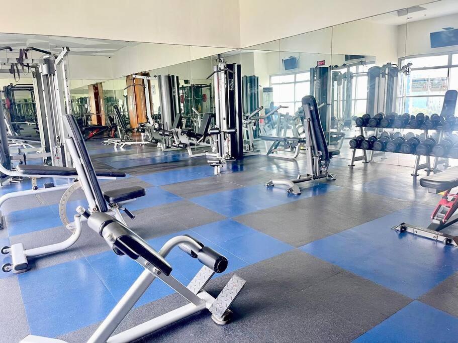 Suzi Bgc With Sauna, Gym, Netflix, Pool & High Speed Internet *