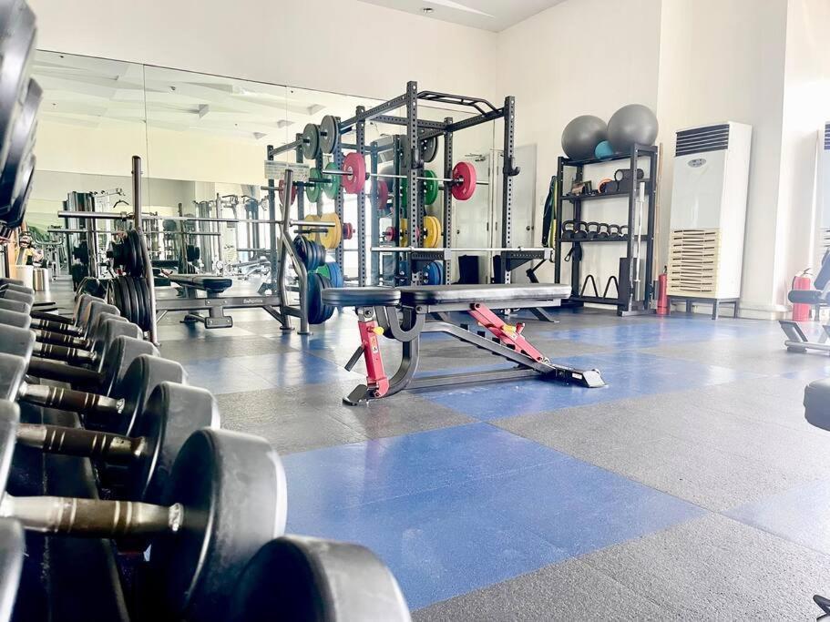 Suzi Bgc With Sauna, Gym, Netflix, Pool & High Speed Internet *