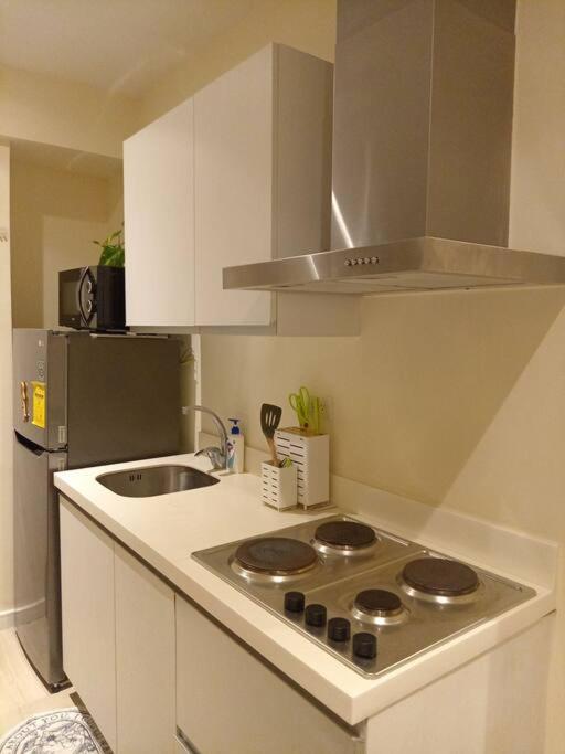 Apartment Affordable Staycation In Azure Manila