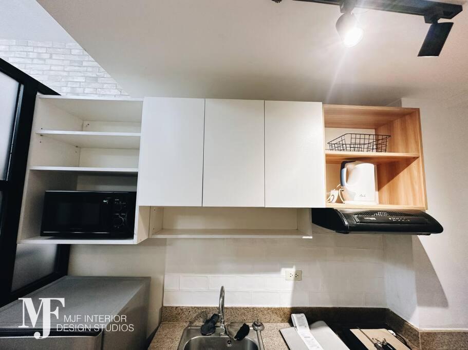 Field Residences - Reina * Manila