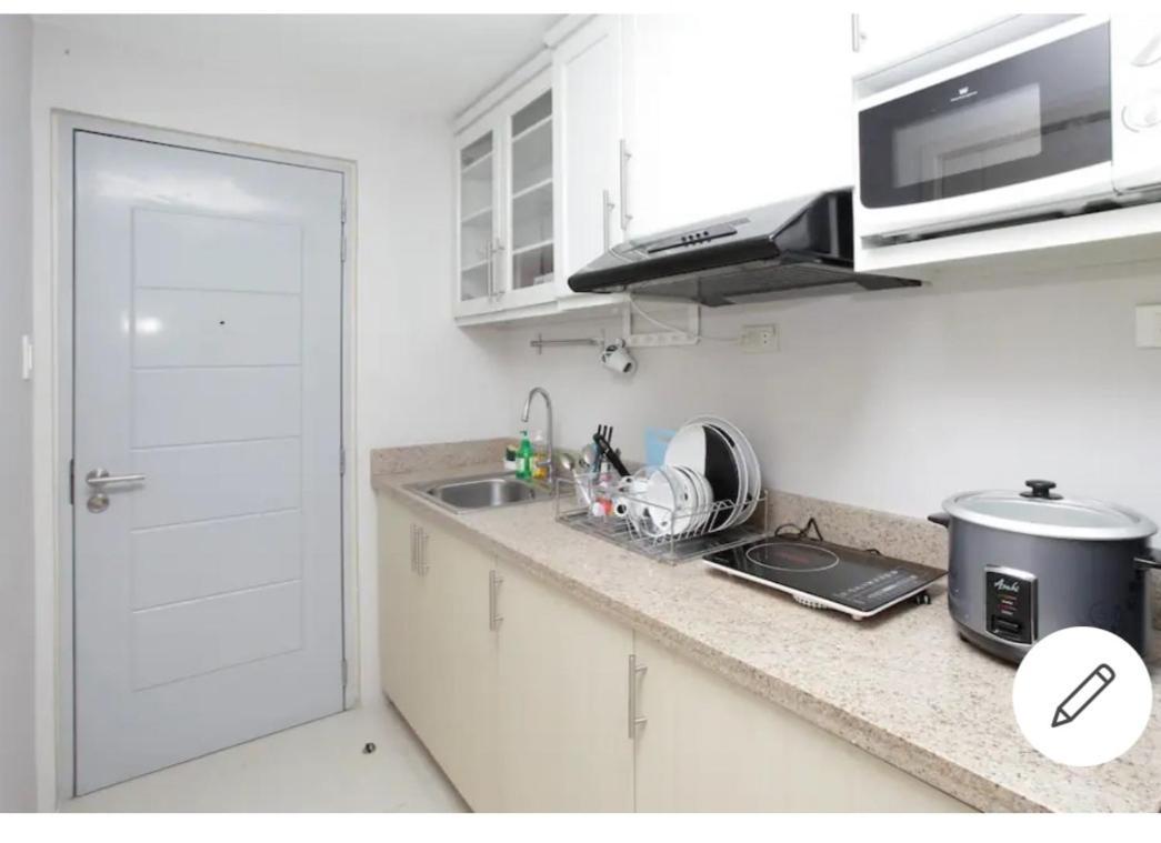 Grass Residences Furnished Besides Big Shopping Mall Manila