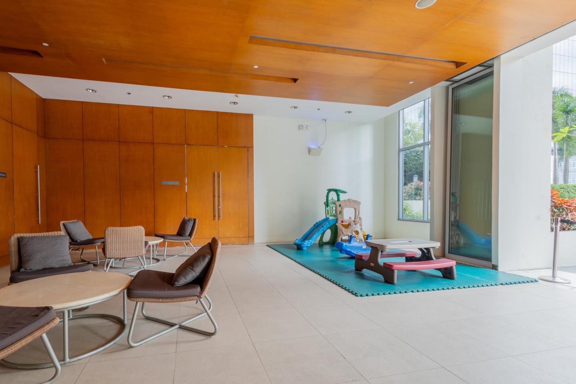 New 2br Of 86sqm With Netflix In Bgc