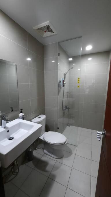 Apartment Bonifacio Global One Uptown Residence-2 Bedroom Manila