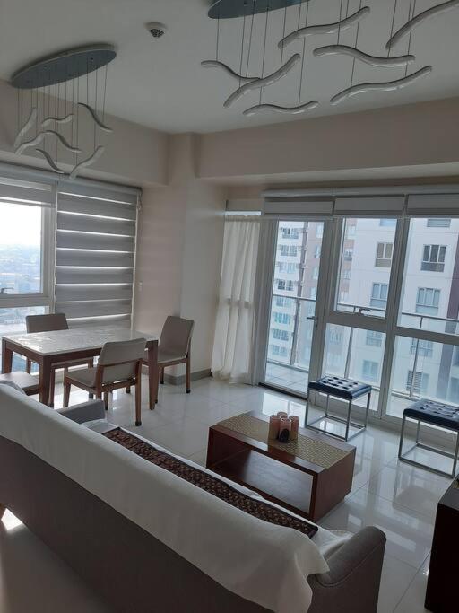 Apartment Bonifacio Global One Uptown Residence-2 Bedroom Manila