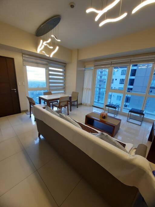 Apartment Bonifacio Global One Uptown Residence-2 Bedroom
