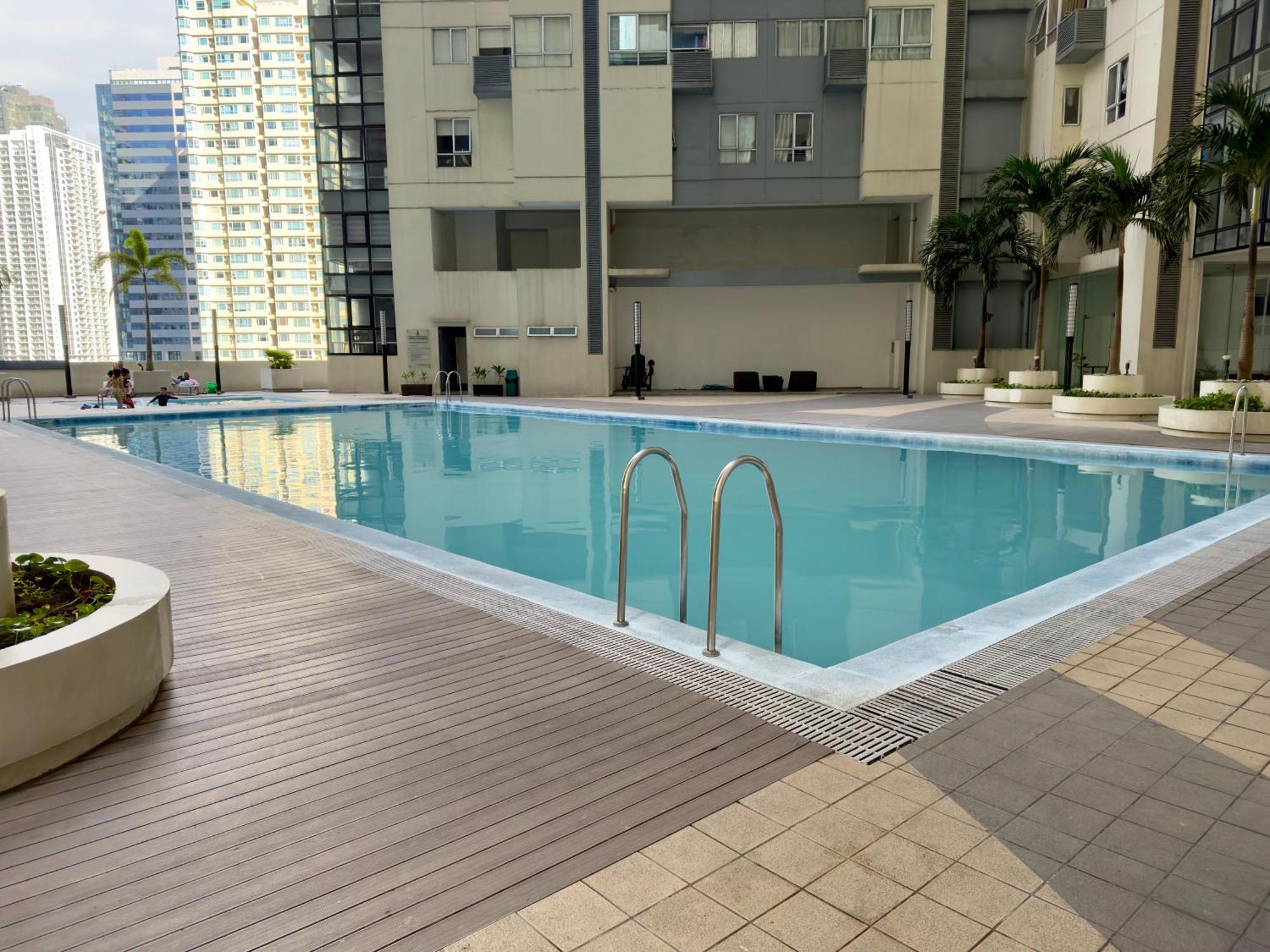 2br In Bgc With Wifi/netflix/disney+