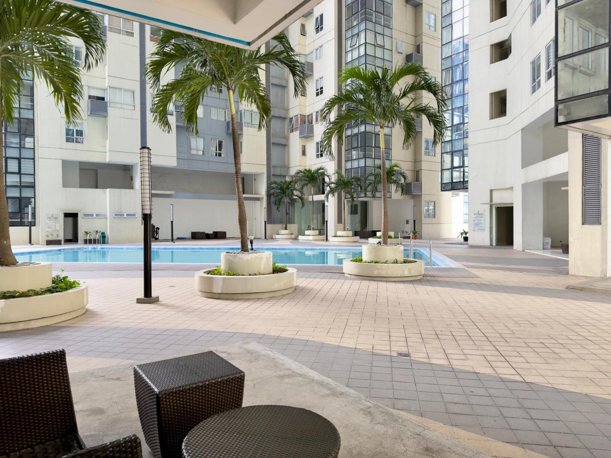 2br In Bgc With Wifi/netflix/disney+ Apartment *