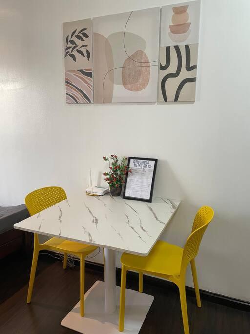 Apartment At Makati Center With Fast Net, Netflix And 40in Tv *