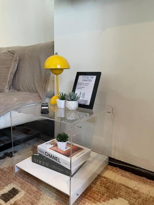 At Makati Center With Fast Net, Netflix And 40in Tv Apartment Manila