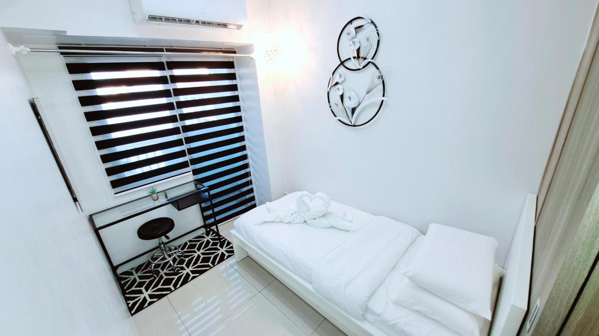 Apartment Stunning 2-bedroom Manila