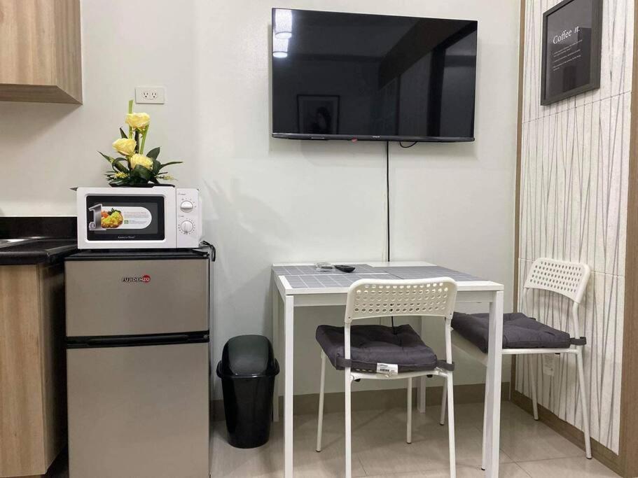 Apartment Shore D21 Shortwalk Moa Balconypoolview Manila
