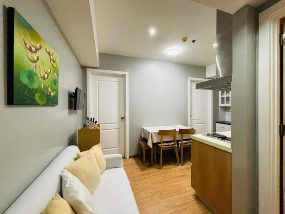 Affordable Cozy Staycation In Azure! *