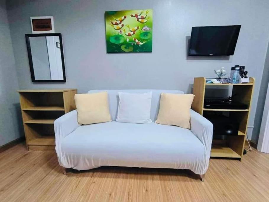 Affordable Cozy Staycation In Azure! *