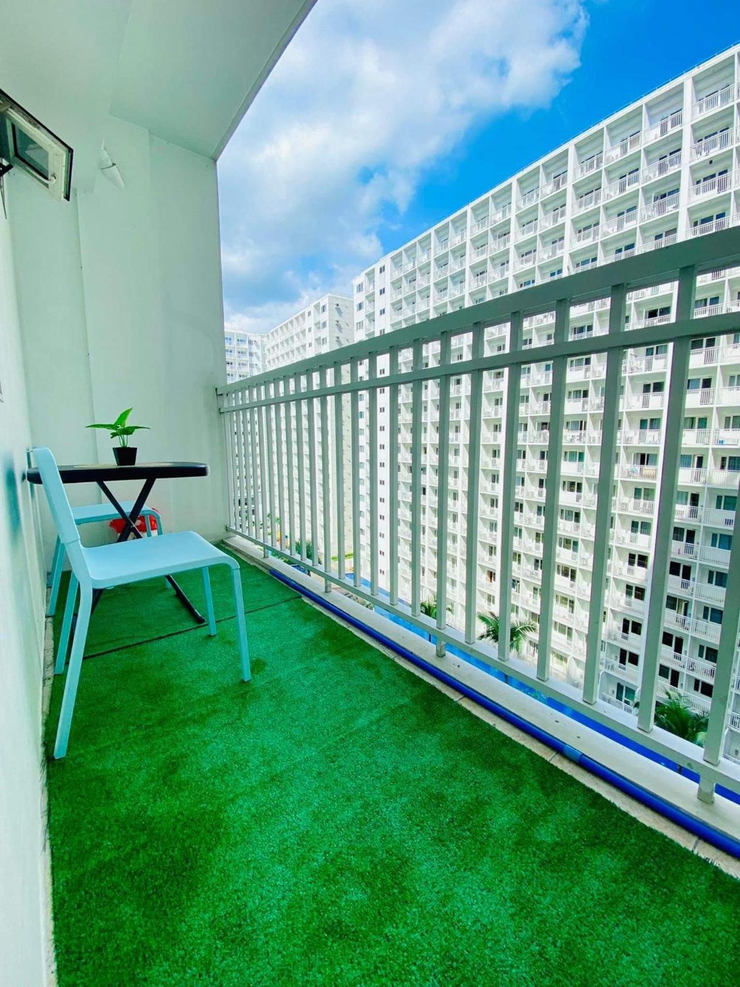 Shore D6, Shortwalk Mall Of Near Airport Manila