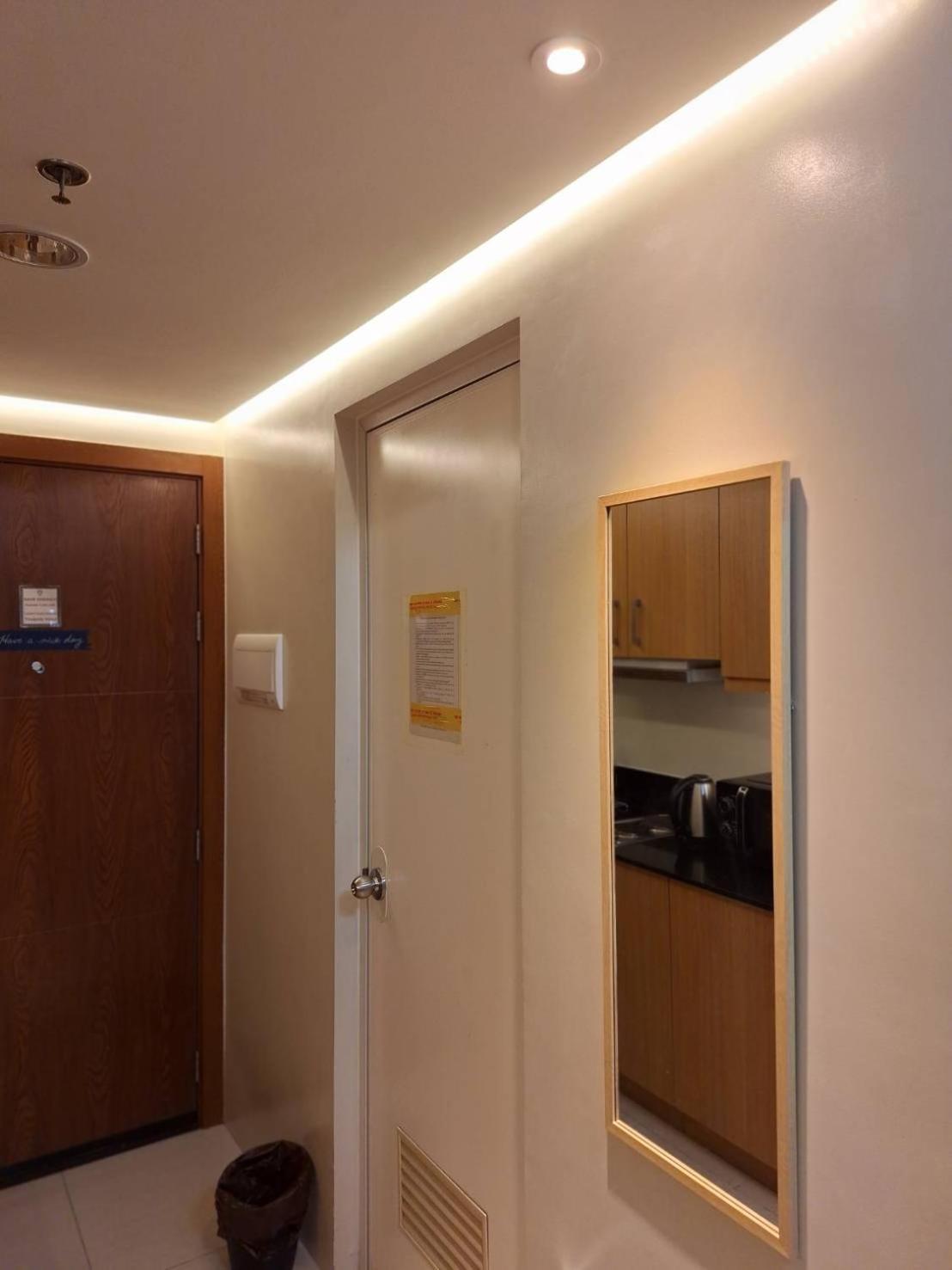 Apartment Staycation At Shell Residences In Moa Complex