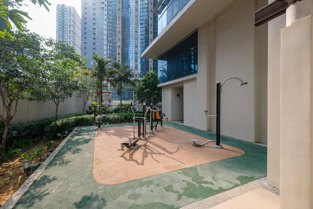 Cozy 1br With Balcony And Netflix In Uptown Bgc *