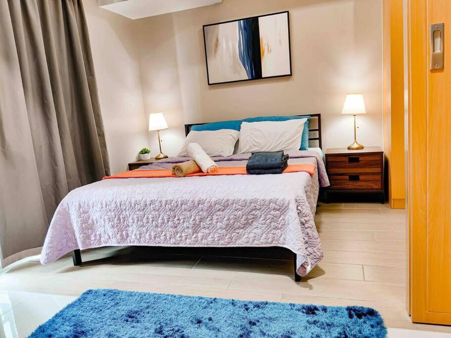 Cozy 1br With Balcony And Netflix In Uptown Bgc Apartment