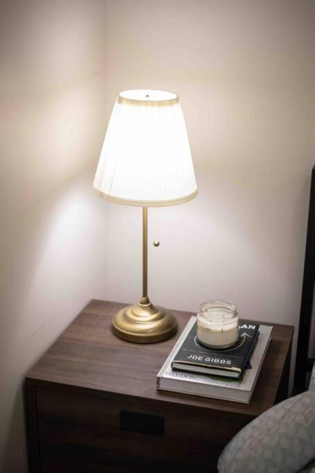 Apartment Cozy 1br With Balcony And Netflix In Uptown Bgc Manila