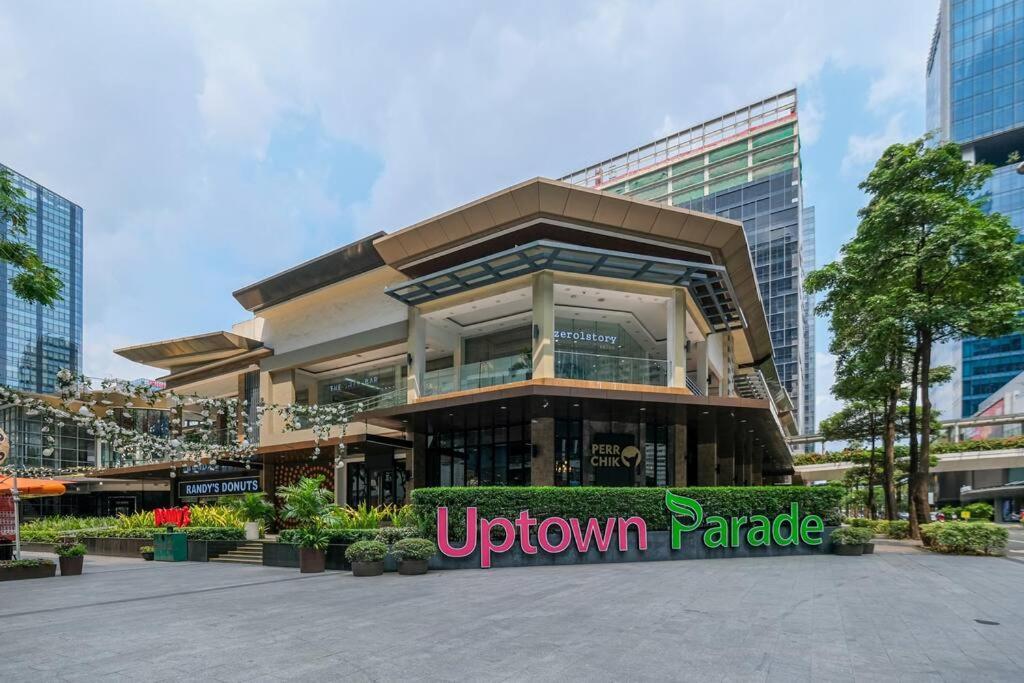 Cozy 1br With Balcony And Netflix In Uptown Bgc Apartment