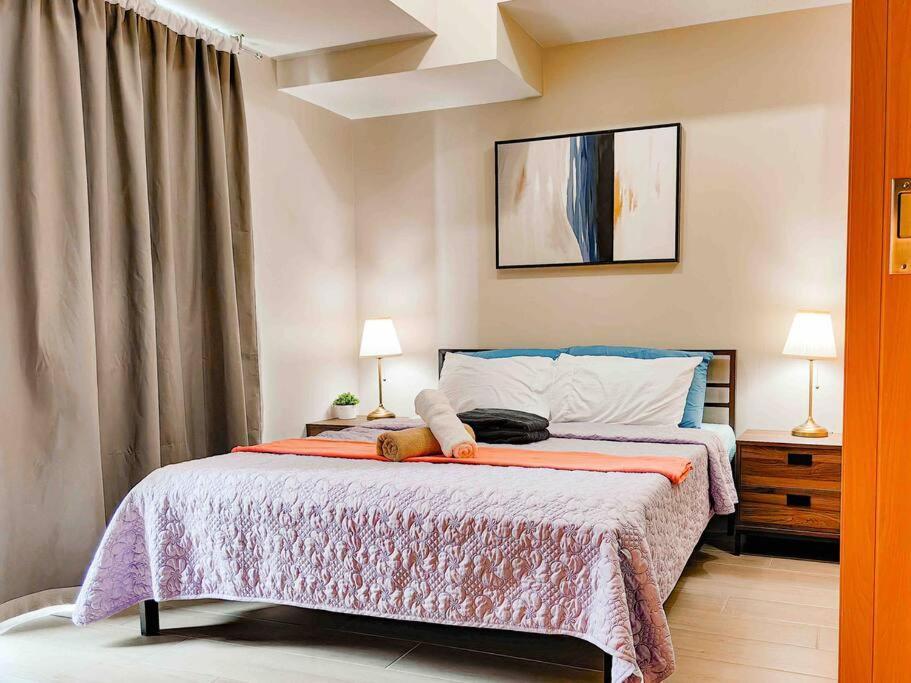 Cozy 1br With Balcony And Netflix In Uptown Bgc * Manila