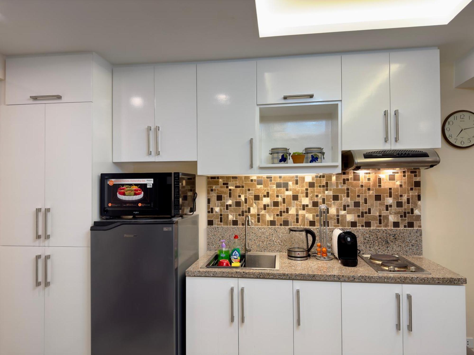 Brand New 2br In Bgc With Wifi Netfix And Apartment