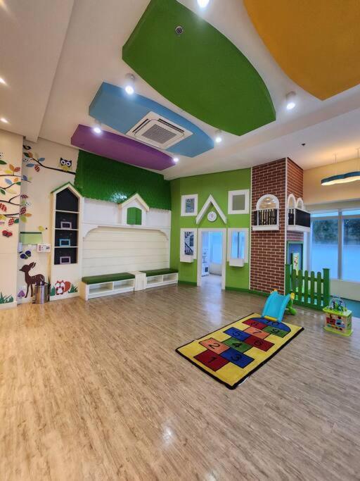 Bgc Cosy Spacious 1br Uptown Parksuites With Balcony View * Manila