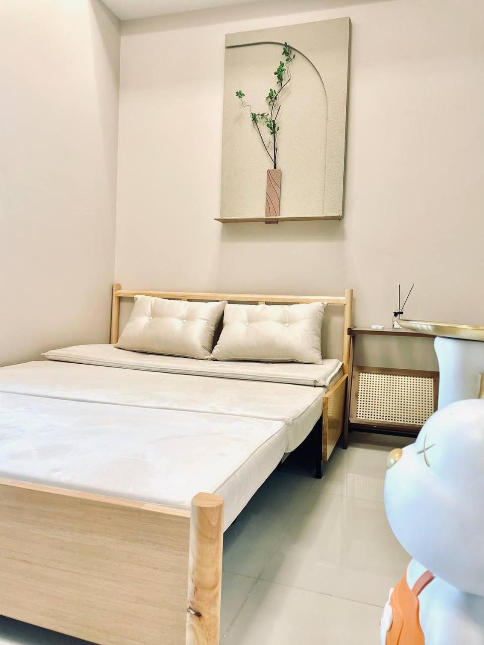 Thompson - 2 Beds, Uptown Parksuites Tower 1 25f Manila