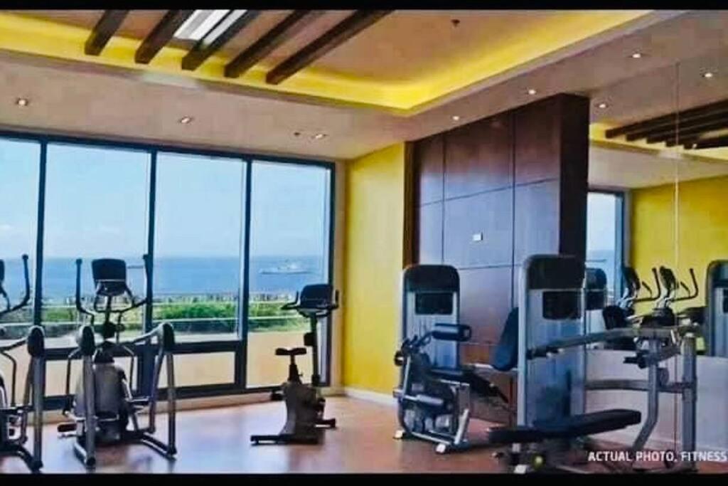 Grand Riviera Suites2 @ Us Embassy/freepool/wi-fi Apartment Manila