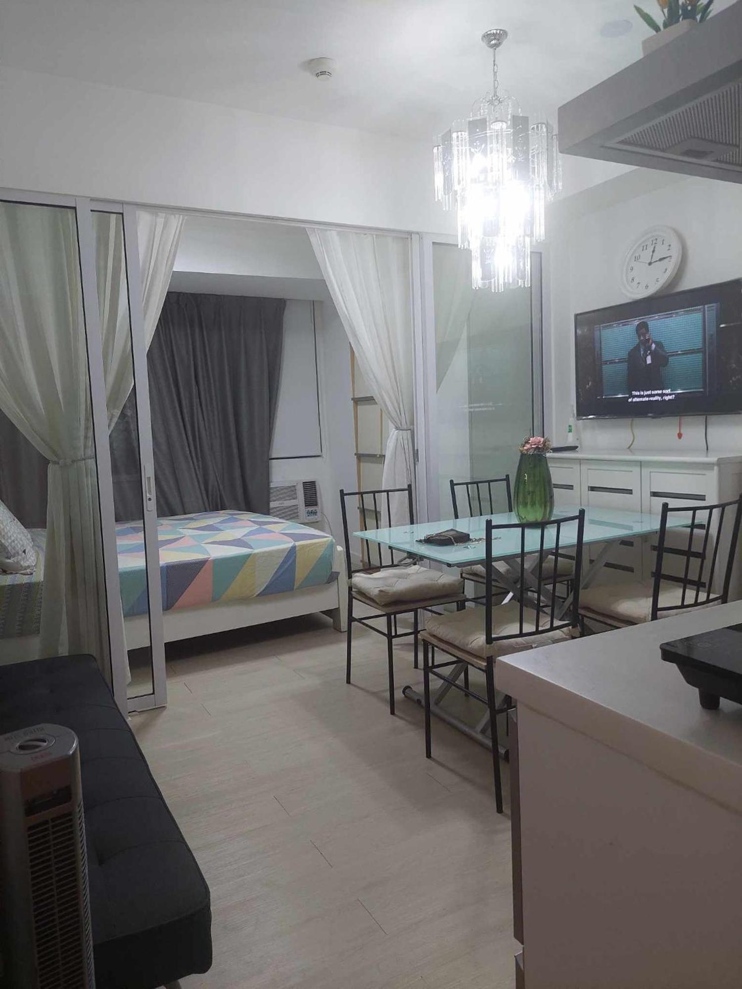 Azure Urban Staycation By Owner Only 2*