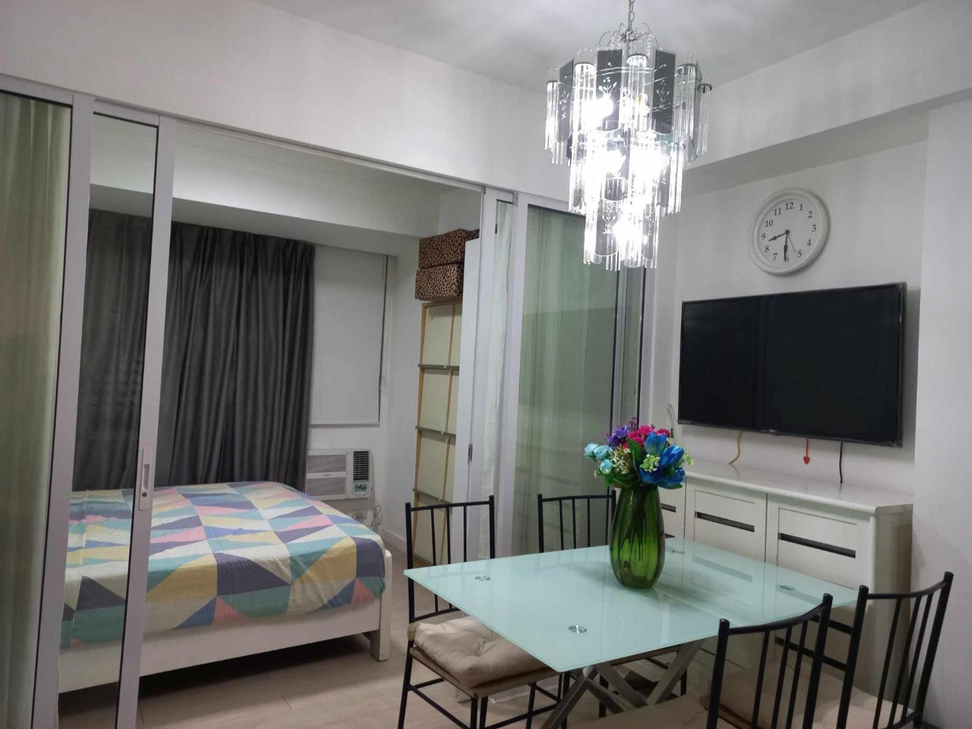 Hotel Azure Urban Staycation By Owner Only 2*