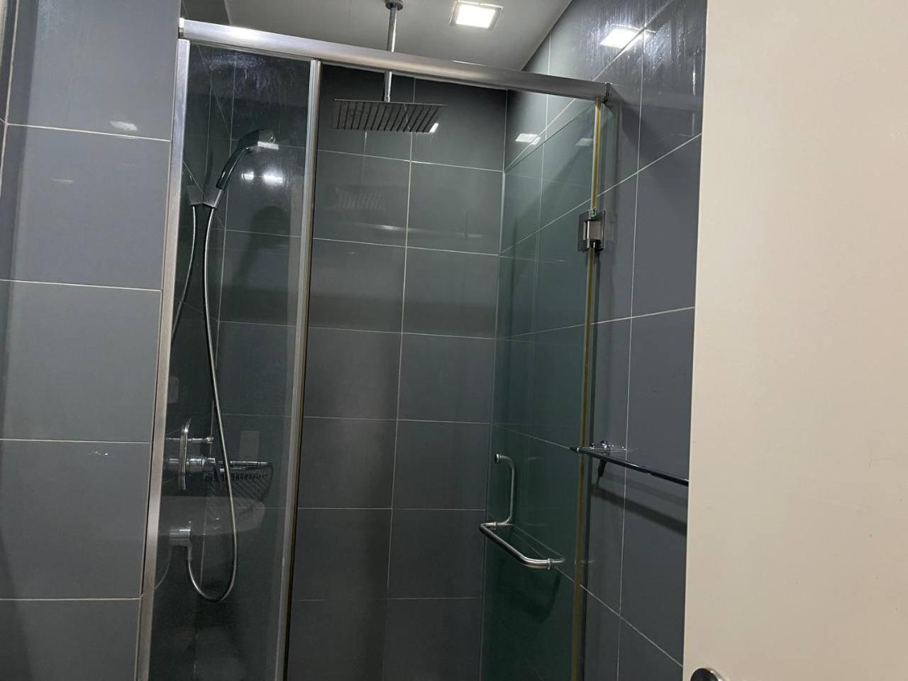 Apartment Vibrant 1br Acqua Livingstone With Netflix, Pool & Gym