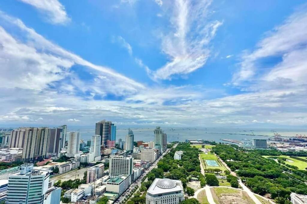 Elegant & Spacious Two-Bedroom Condo At Torre De Manila Condo With Breathtaking Views, Perfect For Relaxation & Comfort Apartamento Manila