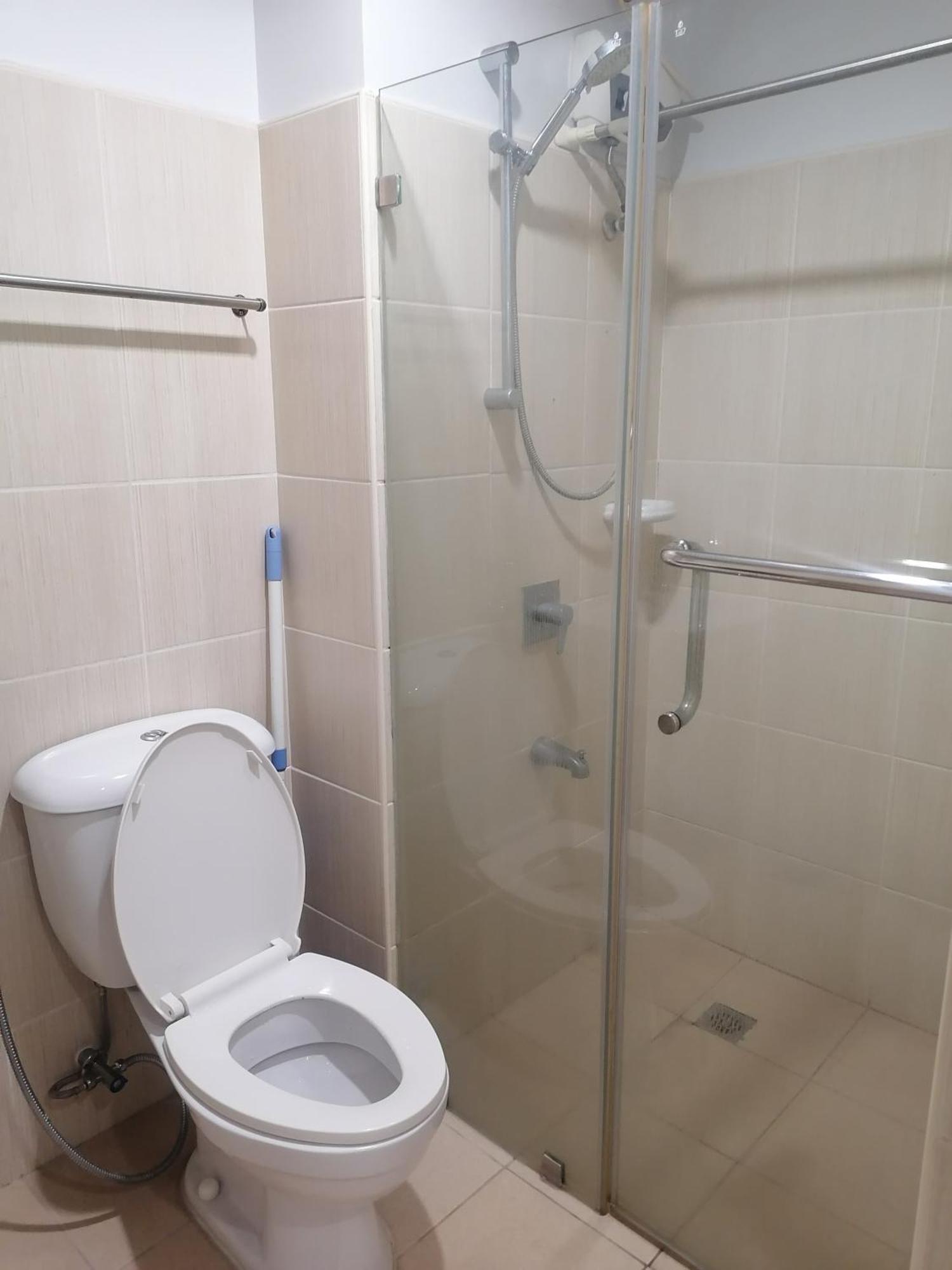 Snugglepod Condotel - Grand Riviera Suites, Us Embassy Manila, Roxas Blvd *