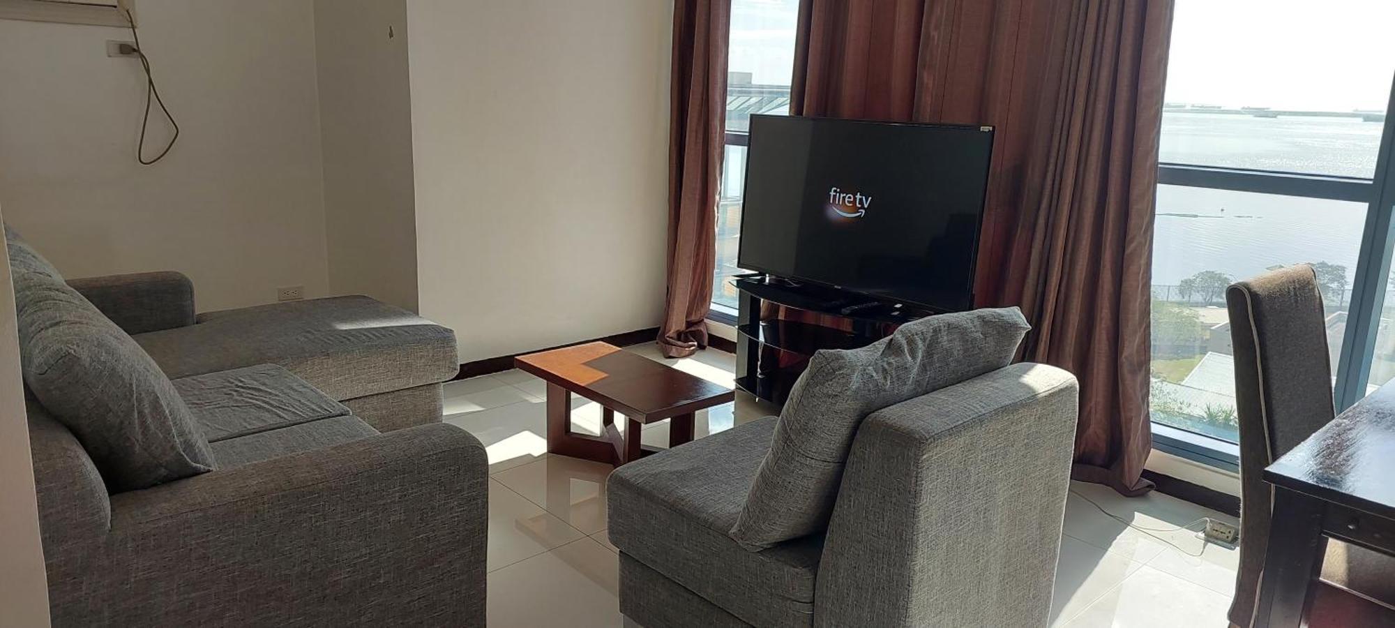 Snugglepod Condotel - Grand Riviera Suites, Us Embassy Manila, Roxas Blvd Aparthotel *