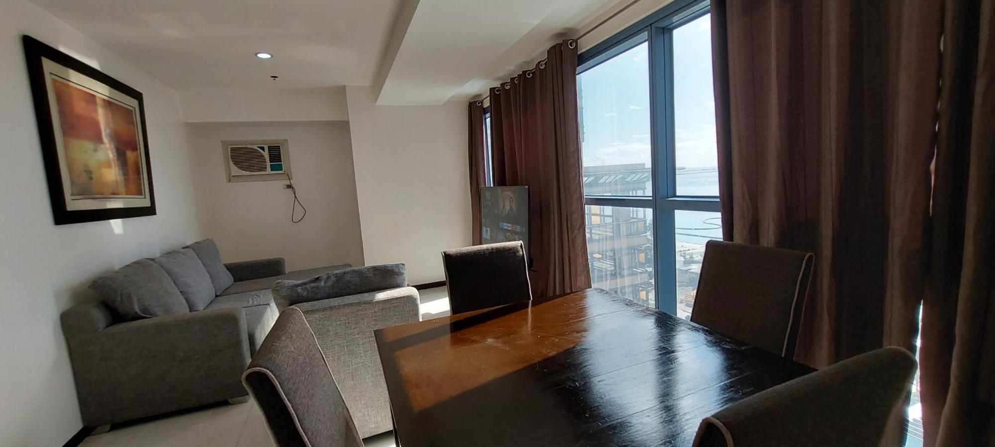 Snugglepod Condotel - Grand Riviera Suites, Us Embassy Manila, Roxas Blvd